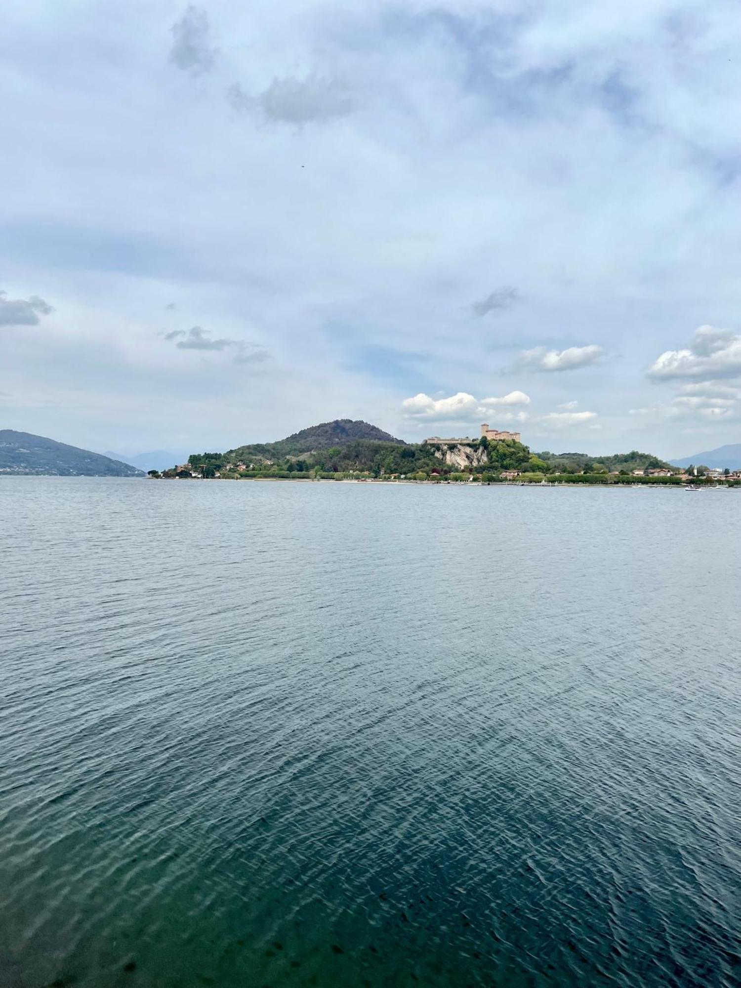 Casa Sul Lago Arona Exteriör bild