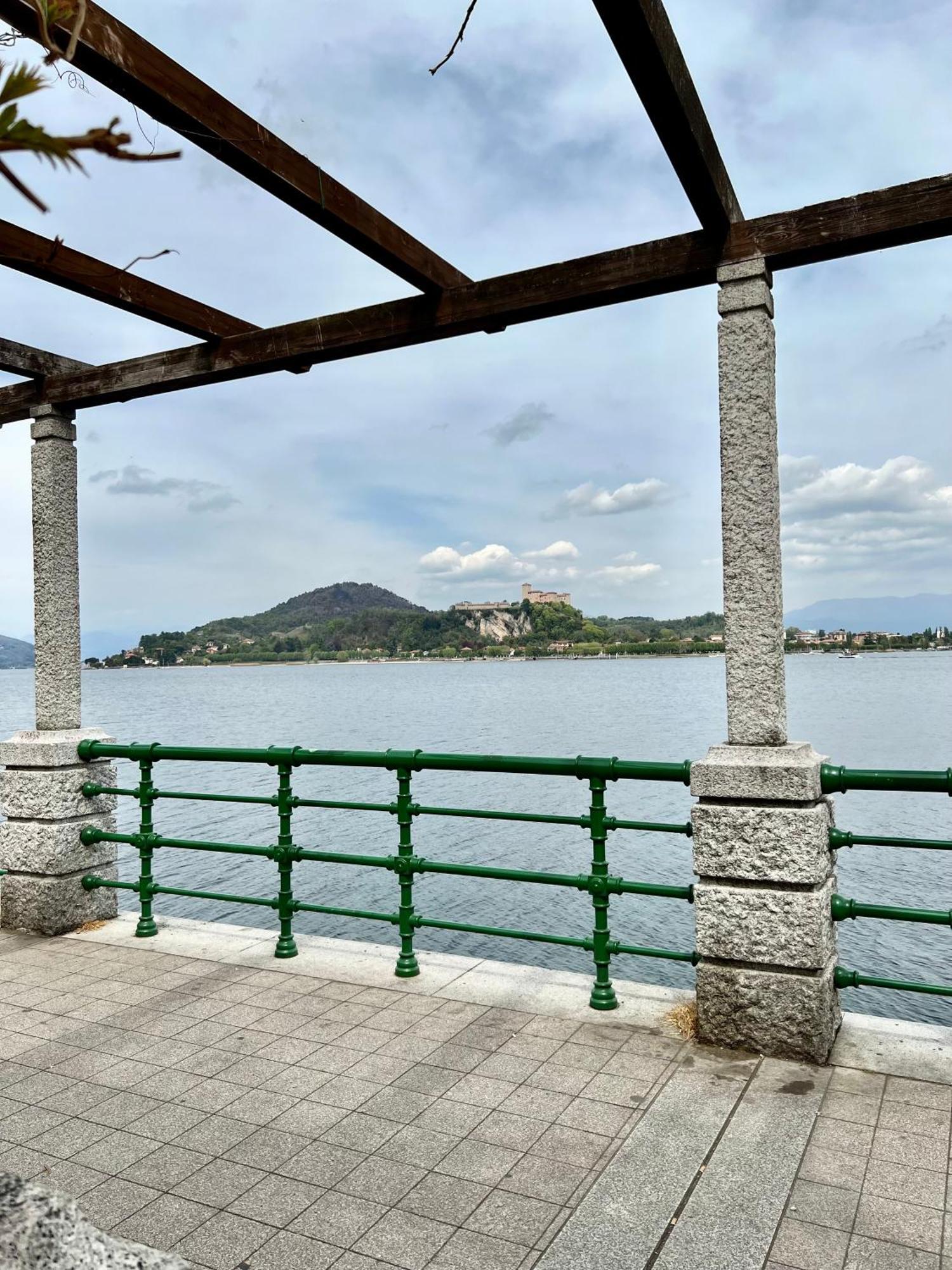Casa Sul Lago Arona Exteriör bild